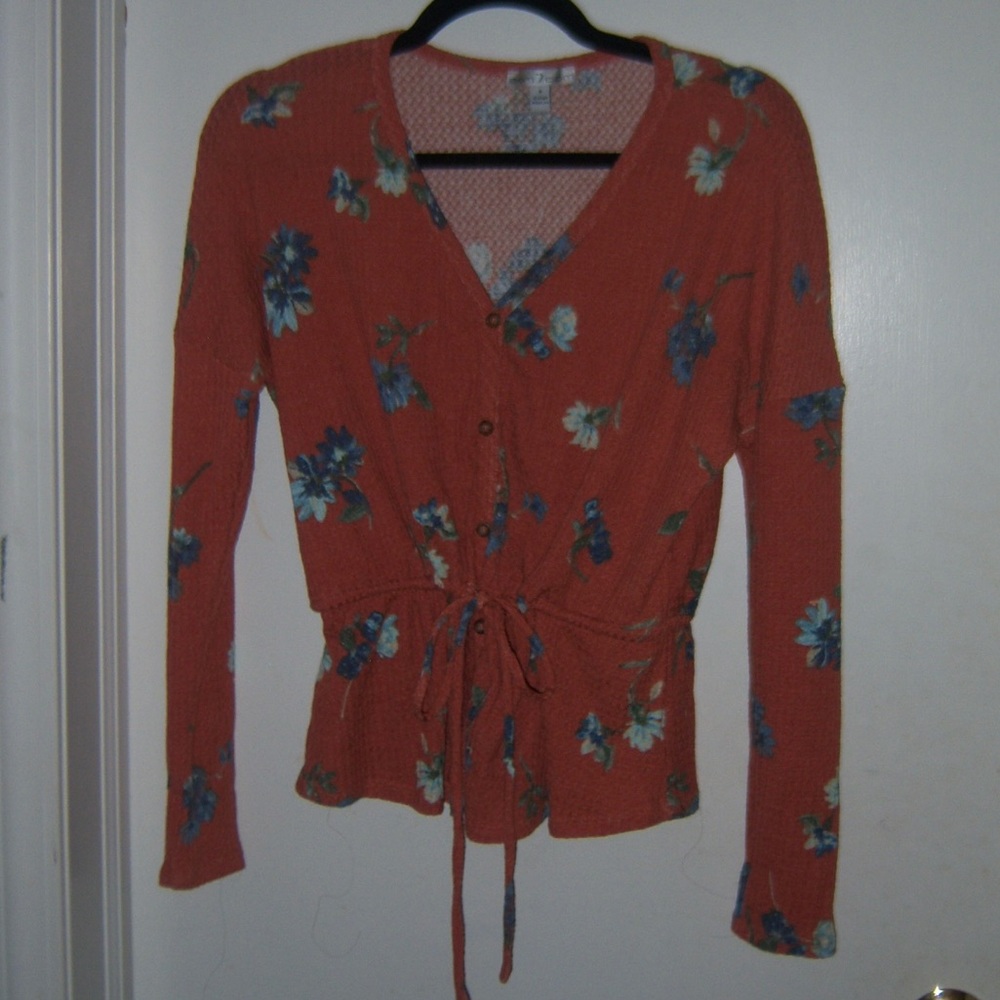 Flowered cinched waist blouse v neck
